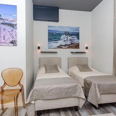 Sara Apartment Split